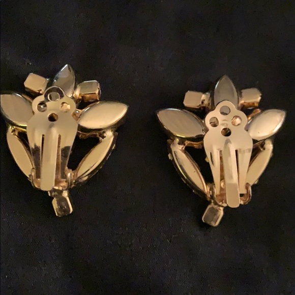 Vintage green, yellow gold flower clip earrings ❣️ - Picture 3 of 4